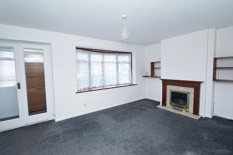 3 bedroom terraced house to rent, Frinton Road, Collier Row, RM5