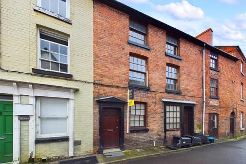 3 bedroom townhouse to rent, Bridge Street, Llanfyllin, Powys