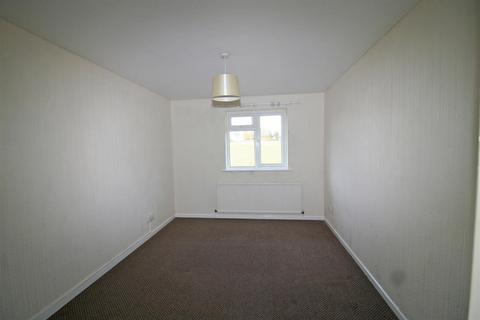 1 bedroom maisonette to rent, Carew Road