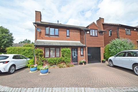 4 bedroom detached house for sale, Mitcham Court, Kingswood Oak, Shrewsbury