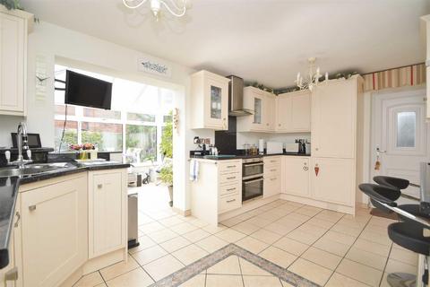 4 bedroom detached house for sale, Mitcham Court, Kingswood Oak, Shrewsbury