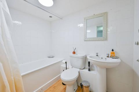 Studio to rent, Duke Street, Marylebone, London, W1U