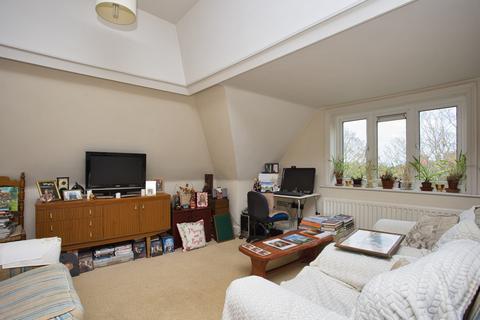 2 bedroom flat for sale, Earls Avenue, Folkestone, CT20