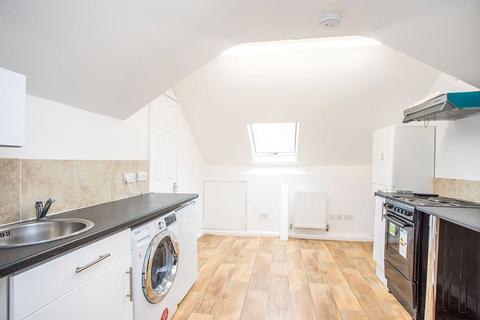 2 bedroom flat to rent, Watling Street, Hertfordshire WD7