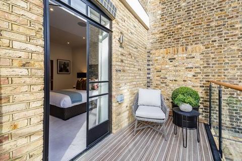 3 bedroom apartment to rent, Palace Wharf Apartments, London W6