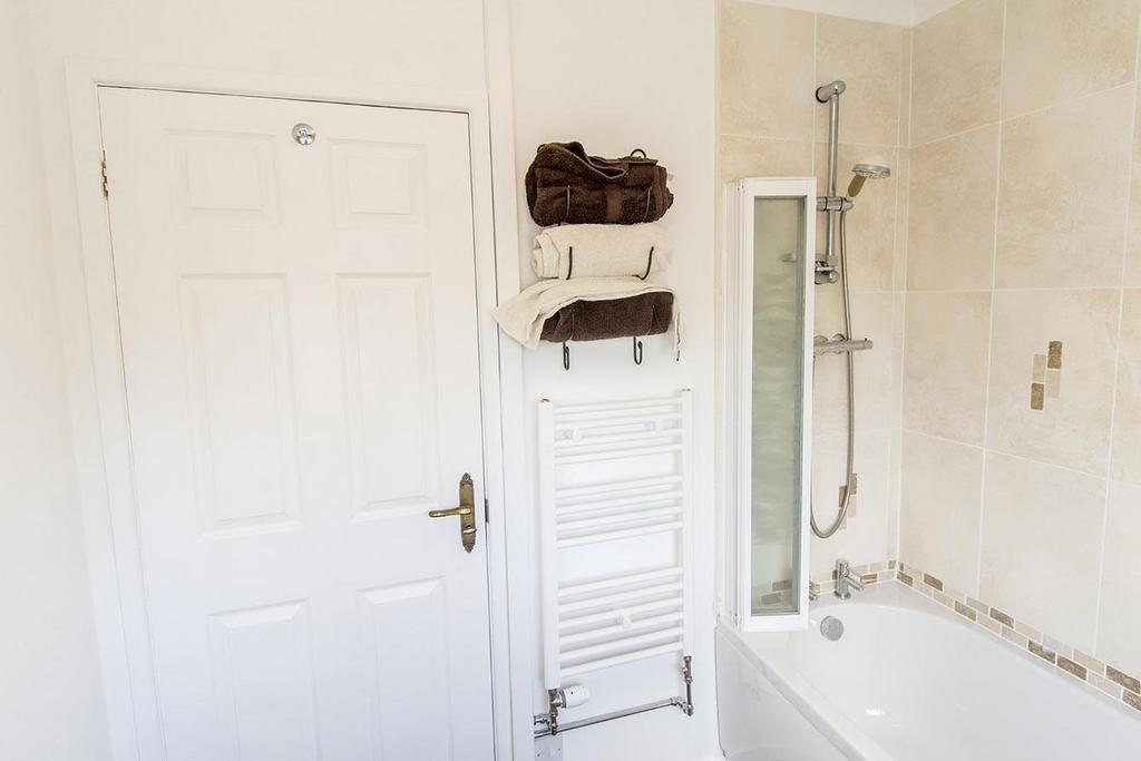 Guest En-Suite Bathroom