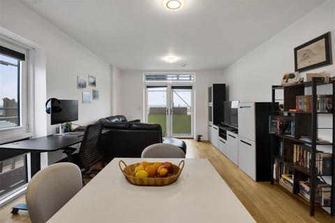 2 bedroom flat for sale, Falcondale Court ¦ Lakeside Drive ¦ Park Royal ¦ London