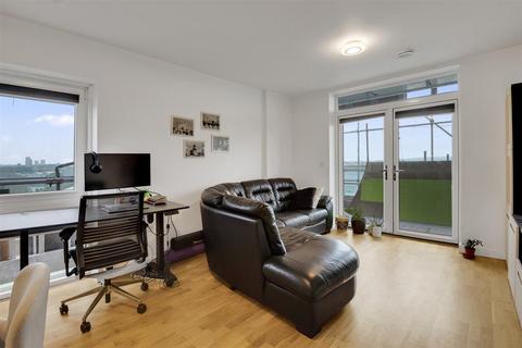 2 bedroom flat for sale, Falcondale Court ¦ Lakeside Drive ¦ Park Royal ¦ London