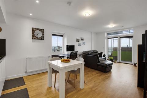 2 bedroom flat for sale, Falcondale Court ¦ Lakeside Drive ¦ Park Royal ¦ London