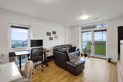 2 bedroom flat for sale, Falcondale Court ¦ Lakeside Drive ¦ Park Royal ¦ London