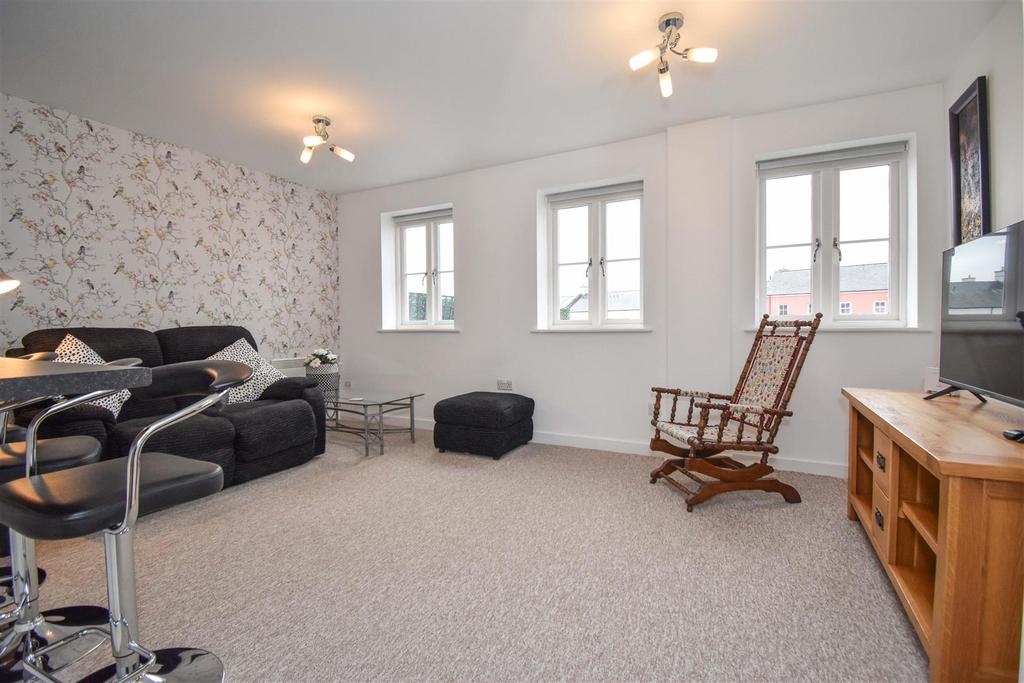 Open Plan Living Area &amp; Kitchen