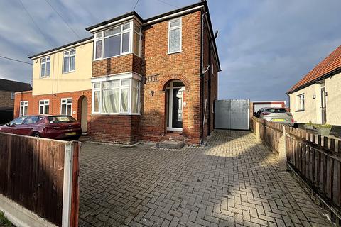 3 bedroom semi-detached house to rent, Clare Road, CM7