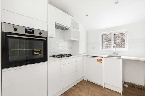 3 bedroom apartment for sale, Werndee Road, London, SE25