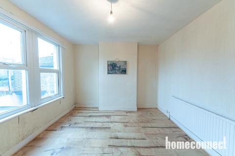 2 bedroom terraced house for sale, Woodside Road, London