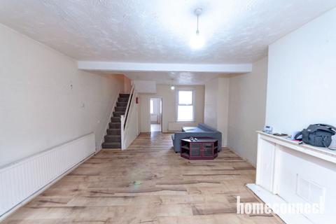 2 bedroom terraced house for sale, Woodside Road, London