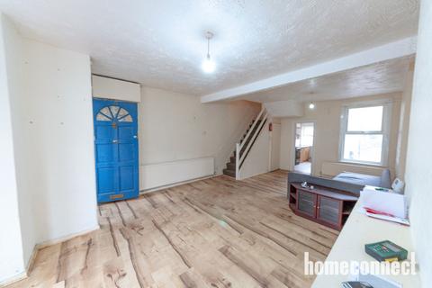 2 bedroom terraced house for sale, Woodside Road, London