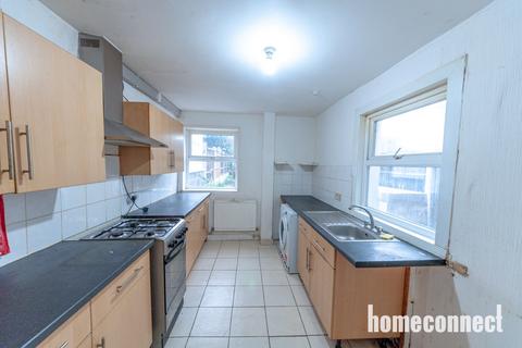 2 bedroom terraced house for sale, Woodside Road, London