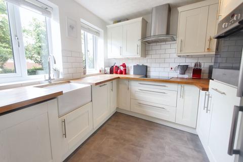 2 bedroom terraced house for sale, Warwick Road, Chadwick End, B93