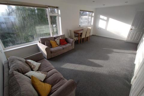 2 bedroom flat to rent, Milcote Road, Solihull B91 1JW