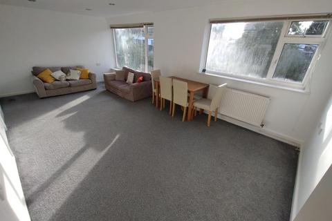 2 bedroom flat to rent, Milcote Road, Solihull B91 1JW