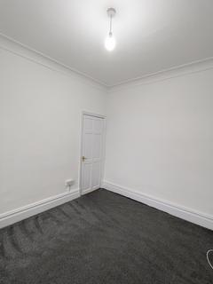 2 bedroom terraced house to rent, Piccadilly Road, Burnley BB11