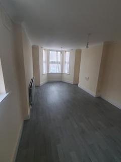 Studio to rent, NW10 4EY