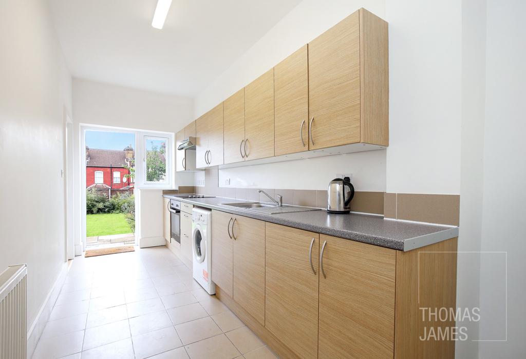 Grenoble Gardens, fitted kitchen