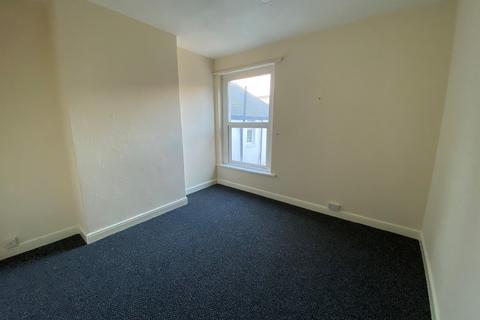 2 bedroom flat to rent, Broad Street, Barry, Vale Of Glamorgan. CF62 7AG