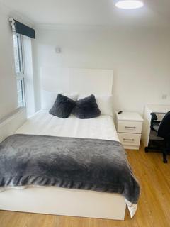 1 bedroom in a house share to rent, Bellclose Road, West Drayton UB7