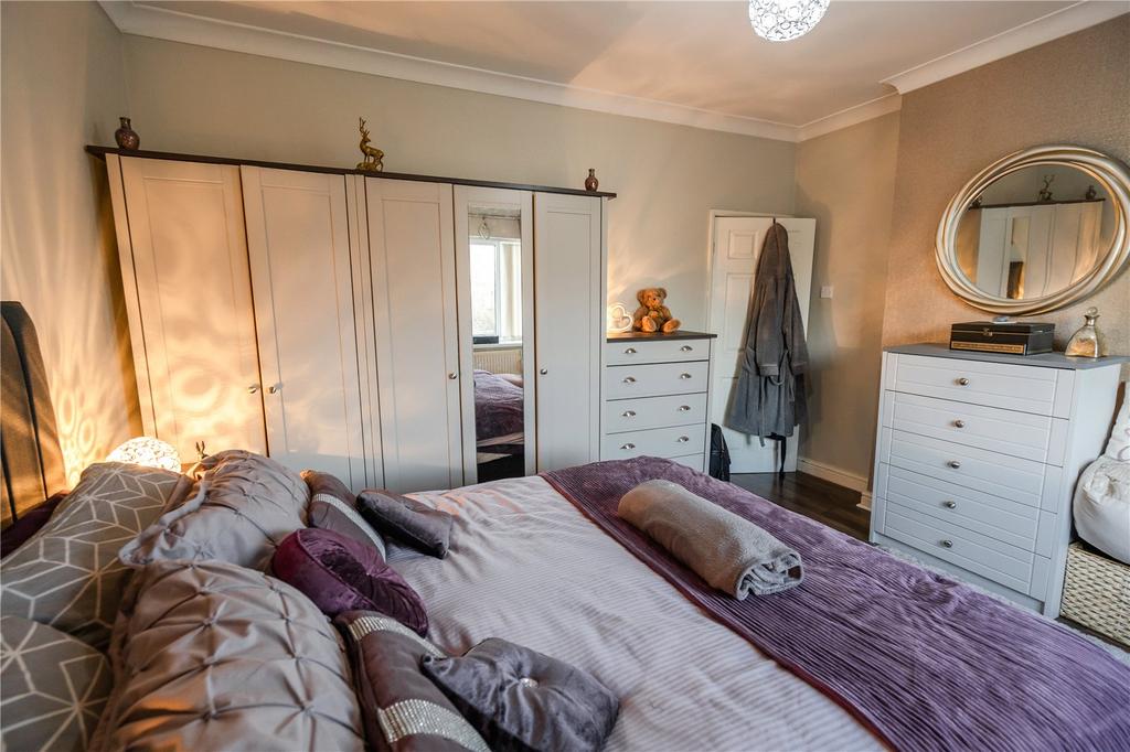 Bedroom 1 (2)