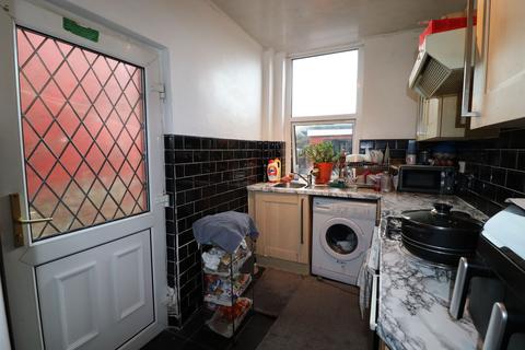 2 bedroom terraced house to rent, Boland Street, Blackburn, BB1