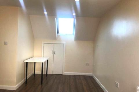 Studio to rent, High Street, Wealdstone HA3