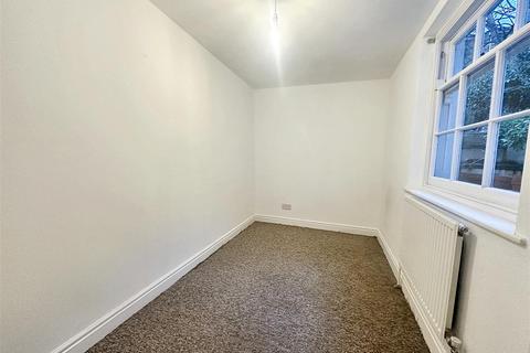 2 bedroom flat to rent, Garden Flat Aberdeen Road Cotham Bristol