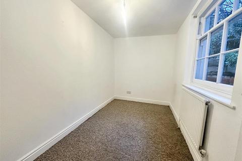 2 bedroom flat to rent, Garden Flat Aberdeen Road Cotham Bristol