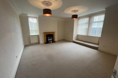 2 bedroom apartment to rent, Lady Park Avenue, Bingley BD16