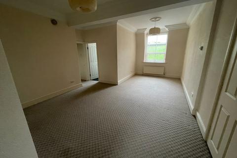 2 bedroom apartment to rent, Lady Park Avenue, Bingley BD16