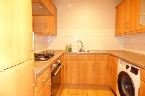 2 bedroom flat to rent, Chartwell Place, Junction Road, Romford, RM1