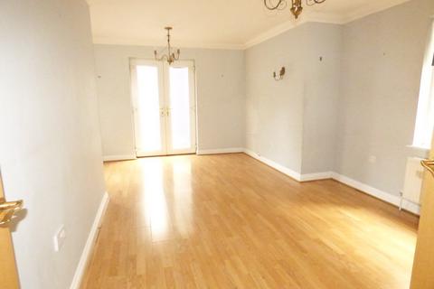 2 bedroom flat to rent, Chartwell Place, Junction Road, Romford, RM1