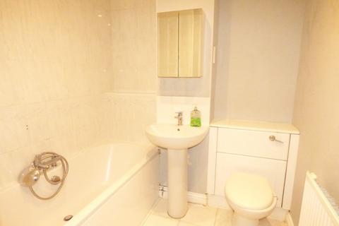 2 bedroom flat to rent, Chartwell Place, Junction Road, Romford, RM1