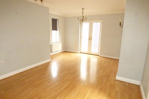 2 bedroom flat to rent, Chartwell Place, Junction Road, Romford, RM1