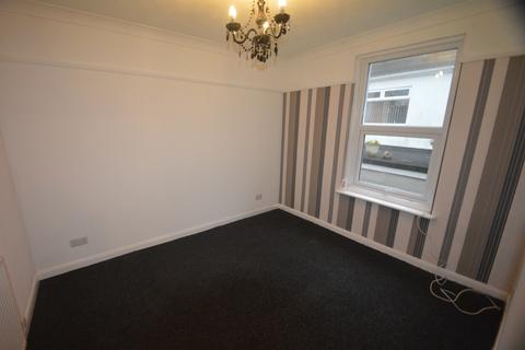 2 bedroom maisonette to rent, Walnut Road, Torquay TQ2