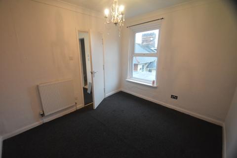 2 bedroom maisonette to rent, Walnut Road, Torquay TQ2