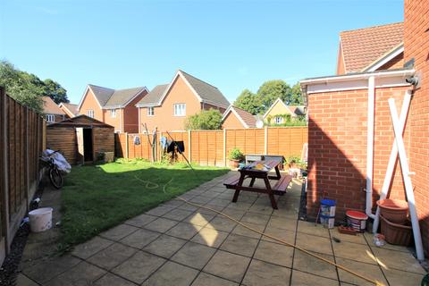 4 bedroom detached house to rent, Roe Drive, Norwich NR5