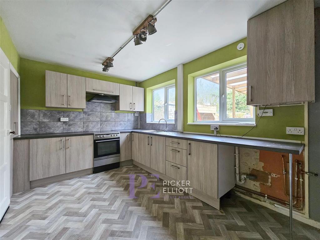 Kitchen dining room