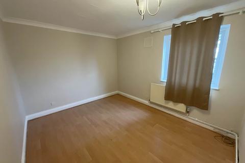 2 bedroom apartment to rent, Rochford House, St Pauls Way,