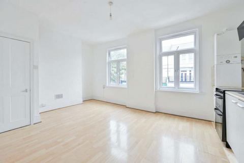 2 bedroom flat to rent, Lordship Lane, London SE22