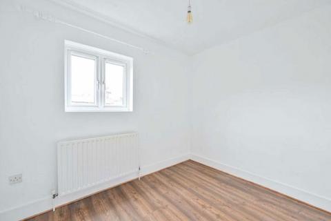 2 bedroom flat to rent, Lordship Lane, London SE22