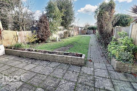 4 bedroom end of terrace house for sale, Denham Drive, Gants Hill