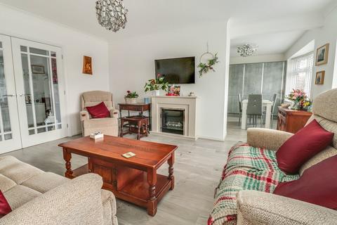 99 Broadclyst Gardens, Southend-on-sea, SS1 3QU