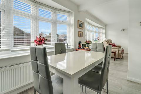 99 Broadclyst Gardens, Southend-on-sea, SS1 3QU